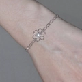 Bracciale con perle e ciondolo a fiore cavo in argento elegante set per donna - Bracciale / Argento