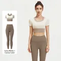 Ivoren en cacaobruine yoga set met crop top en sportlegging met hoge tailleband - S / Boven- En Onderstuk / Ivoorwit + Cacao
