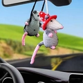 Set di due decorazioni per auto a forma di opossum all'uncinetto con cappello a fungo - Stile B Possum con Cappello a Fungo