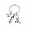 Portachiavi medico in argento retrò con cappello da infermiera, siringa e stetoscopio - Stile 3 (Set Medico Classico da 3 Pezzi)