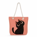 Détail de l'imprimé chat noir mignon sur sac cabas en toile rose corail avec anses en corde - Chat Noir Rose Corail (msk1214)