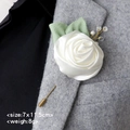 Boutonnière de rosa de satén blanco con hojas verdes para trajes de boda y negocios - Blanco Crema