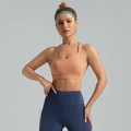 Elastischer Sport-BH in Nude mit schmalen Trägern und passender dunkelblauer Yoga-Hose - S / Wüstensonnenlicht