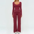 Ensemble de yoga bordeaux deux pièces avec haut à col en U et pantalon évasé à taille haute - S / Haut Et Bas / Rouge Cerise
