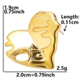 Detalle de pendiente de corazón dorado con medidas de 1,9 cm de altura y peso de 2,5 g - Estilo Corazón Líquido Irregular (D31-G) / Dorado