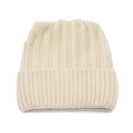 Gros plan sur la texture en maille côtelée beige d'un bonnet d'hiver en poil de lapin - M (56-58cm) / Poche zippée