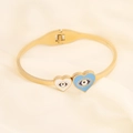 Goldenes Herz-Armreif mit Evil Eye Emaille-Inlay auf weichem cremefarbenem Stoff - Doppelherz Böser Blick Offener Stil (2#)