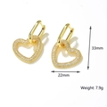 Dettaglio orecchini a cuore dorati con zirconi, misura 33mm per 22mm, peso di 7,9g - Cuore d'oro