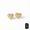 Boucles d'oreilles cœur dorées 18k avec pavé de cristaux et texture martelée vintage - Style Cœur à Bord Martelé (D)