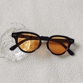 Retro runde Sonnenbrille in Schwarz mit orangen Gläsern und Nieten für Damen - Schwarzer Rahmen Orangefarbene Gläser mit Metallnieten (003)