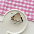 Triangle acetate hair claw clip with blue marble pattern in a 4.5x5cm small size - AB Color