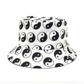 Cappello a secchiello bianco con stampa Tai Chi Yin Yang all-over in tela traspirante - M (56-58cm) / Bianco