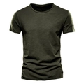 Detailansicht der dunkelolivgrünen Flammgarn-Baumwolltextur bei diesem Herren-V-Shirt - S / Rundhalsausschnitt / Armeegrün