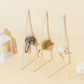 Tres varitas de madera para gatos con ratones de peluche gris, marrón y blanco y plumas - Ratón de pelo de conejo