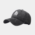 Dettaglio del cappello da baseball in cotone lavato con stampa a croce e citazioni - Regolabile / Nero