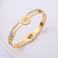 Bracciale occhio greco dorato con zirconi bianchi lucidi e dettaglio centrale blu - Oro