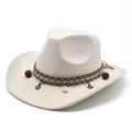 Detail eines Western-Cowboyhuts mit ethnischem Flechtband, Muschel und Bommel-Anhängern - M (56-59cm) / Gebrochenes Weiß
