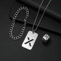 Makroaufnahme eines silbernen Herrenschmuck-Sets mit Panzerarmband und X-Ring - Set X