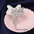 Exquisite silver flower brooch with crystal rhinestones, measuring 3.6cm x 5.0cm - XD9489-2 Silver Flower