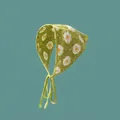 Detail of green handmade crochet headscarf with 3D white and yellow daisy flower patterns - Daisy Green