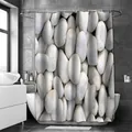 Détail du motif 3D de galets sur un rideau de douche en tissu imperméable pour la salle de bain - Vert olive
