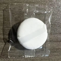 Single white crystal velvet powder puff with a ribbon handle in clear packaging - Candy Bag 45x10mm / White