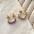 Orecchini in oro con smalto viola e zirconi pavé dal design raffinato a forma di U - Viola