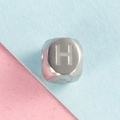 Perle cube en acier inoxydable poli avec lettre H gravée pour colliers et bracelets - Lettre H