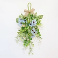 Wandbehang mit künstlichen Gänseblümchen und Leinenschleife für Party und Hochzeit - Kleine blaue Gänseblümchen Leinen Schleife Teardrop Swag (46cm)