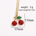Dettaglio del ciondolo a ciliegia con dimensioni 17mm e catena dorata da 45cm - Stile Lucido Doppia Ciliegia Rossa e Verde (款式1)