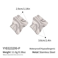 Detalle de los pendientes de acero plateado con dimensiones y especificaciones de producto - Plata (YYE023299-P)