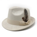 Klassieke beige faux suède fedora hoed met grosgrain lint en gevlekte veer detail - M (56-59cm) / Beige (Suèda)
