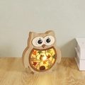 Lichtgevende houten uil sculptuur met LED bosscène en eekhoorn decoratie - Uil