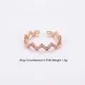 Roségoldener Wellenring mit rosa Zirkonia, 5,7cm Umfang und 1,2g Gewicht für Damen - Roségold (D8314)