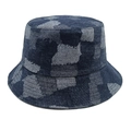Detailopname van de patchwork denim vissershoed met focus op naden en stoftextuur - Marineblauw