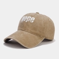 Détail d'une casquette en coton kaki avec lettrage imprimé blanc Nope et not today - Kaki