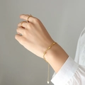 Elegante goudvergulde tennisracket-armband en minimalistische ringen met steentjes - E109-gouden Armband - 15+5 Cm