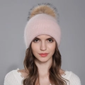 Schicke rosa Strickmütze mit Silberfaden und großem Waschbär-Pelzpompon für Winter - Rosa