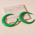 Grandi orecchini a cerchio a C in acrilico verde su una base in pietra beige - Cerchio geometrico in acrilico / Verde (Perno per orecchini in argento)