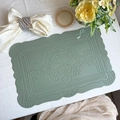 Elegante tovaglietta rettangolare in ecopelle verde con motivo a rilievo per tavolo da pranzo - Totem Goffrato Verde Fagiolo