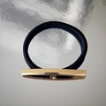 Élastique à cheveux noir minimaliste avec une boucle rectangulaire en métal doré poli - Rectangulaire Poli / Tube Simple Or
