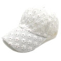 Detalle de gorra de béisbol de encaje blanco con bordados florales y lentejuelas - M (56-58cm) / Blanco