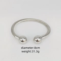 Zilveren gedraaide open armband met gladde bolvormige uiteinden en een retro design - Zilver