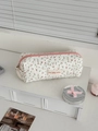Detail van een gewatteerde cosmetische tas met bloemenprint en kwaliteitsrits - Perzik Roze Roos - Kleine Achthoekige Etui