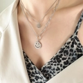 Collar de doble capa plateado con colgantes de caritas en acero inoxidable - Color acero