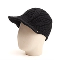 Primer plano detallado de una gorra de punto negra con textura ondulada en maniquí - Talla Única (Alta Elasticidad) / Negro
