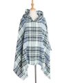 Poncho con cappuccio a quadri blu e verdi con frange decorative su sfondo bianco - Blu misto