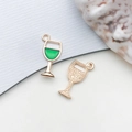 Pendentif verre à cocktail émaillé vert et or rose pour la création de bijoux - Verre à Vin (12349)