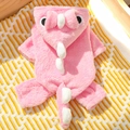 Détail du costume de dinosaure rose pour animal en flanelle avec capuche et plaques blanches - Taille XS (Longueur de Dos 20cm)