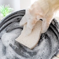 Spugna in cellulosa assorbente pulisce una pentola nera con abbondante schiuma di sapone - Cotone in Pasta di Legno di Sisal a Forma di S (Zongye Wood Pulp Cotton 9D1)